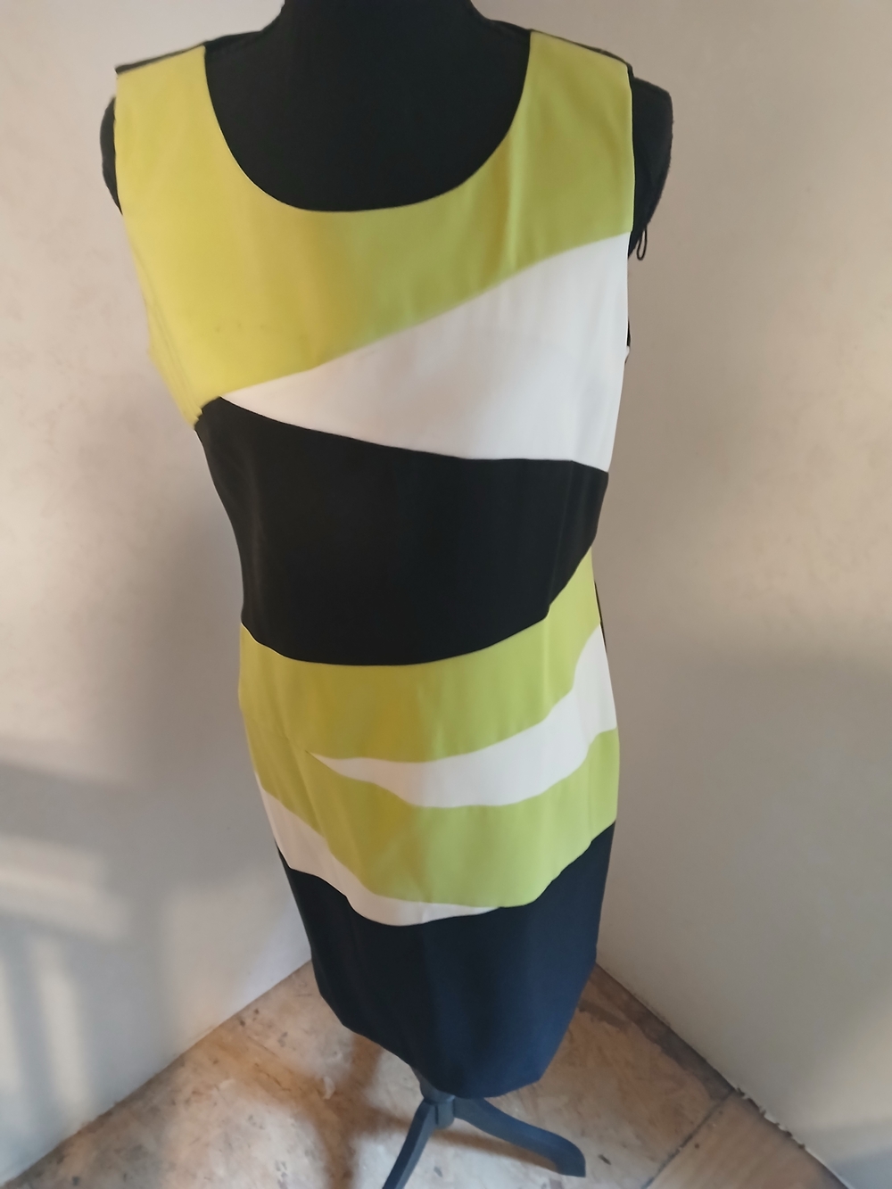 Sleeveless Colorblock Midi Dress in Lime, White & Black